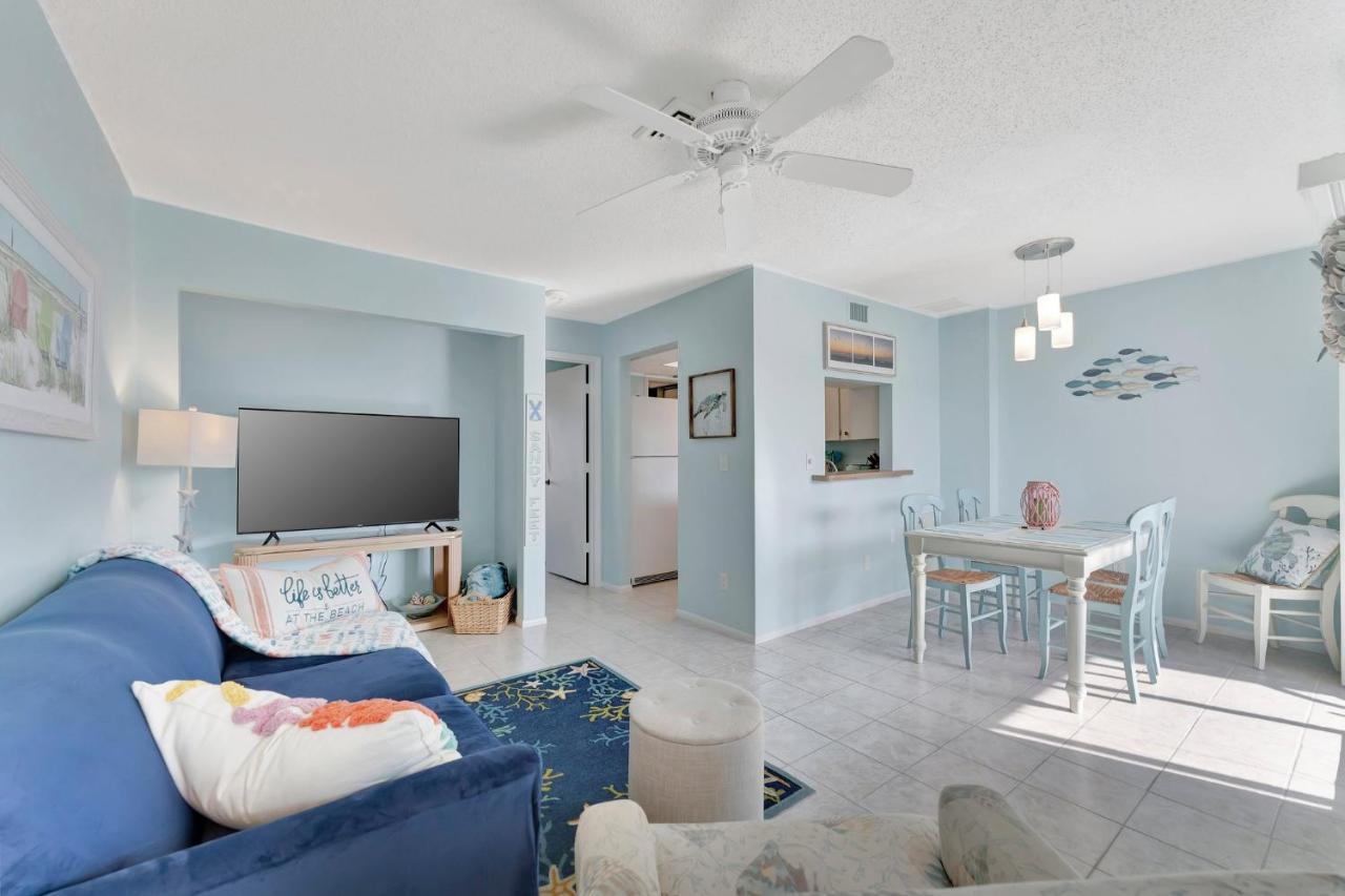 Apartment Coastal Cheer *